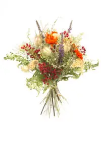 Strauss mit Tagetes, Hagebutten, Jungfer in Grün, Currykraut, Blutweiderich und Wurmfarn